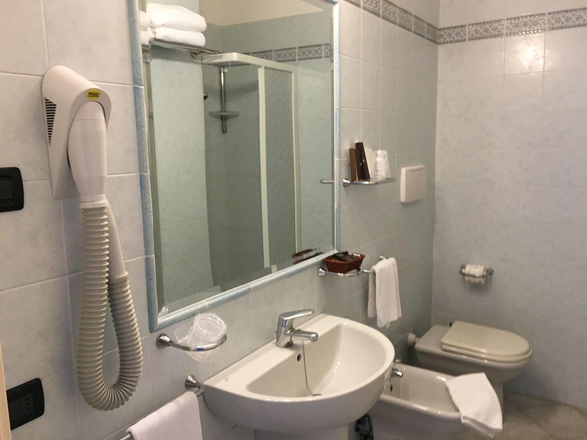 קאסטלסארדו Hotel Nantis מראה חיצוני תמונה